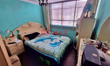 🏡 VENTA DE CASA DE 3 PISOS EN BREÑA – A 1 cuadra de la Plaza de La Bandera📍