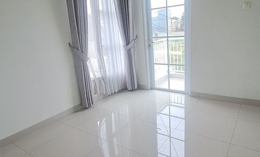 Rumah Depok Ready Stok Siap Huni IMB SHM 2 Lantai 3 Kamar Tidur Akses Stasiun Depok Baru dekat Tol Desari dekat Tol Kukusan Beji Margonda Kota Depok