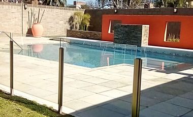 SE VENDE BELLISIMA CASA 5 DORM Y DEPENDENCIAS EN GRANJA DE FUNES - CORDOBA