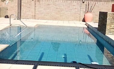 SE VENDE BELLISIMA CASA 5 DORM Y DEPENDENCIAS EN GRANJA DE FUNES - CORDOBA