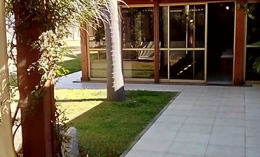 SE VENDE BELLISIMA CASA 5 DORM Y DEPENDENCIAS EN GRANJA DE FUNES - CORDOBA