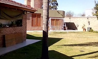 SE VENDE BELLISIMA CASA 5 DORM Y DEPENDENCIAS EN GRANJA DE FUNES - CORDOBA