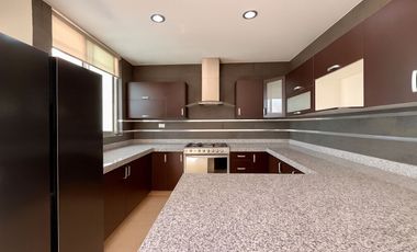 CASA EN RENTA EL REFUGIO! 3 RECÁMARAS, ESTUDIO, JARDÍN, AMENIDADES!