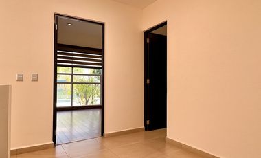 CASA EN RENTA EL REFUGIO! 3 RECÁMARAS, ESTUDIO, JARDÍN, AMENIDADES!