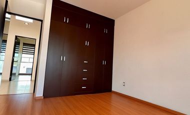 CASA EN RENTA EL REFUGIO! 3 RECÁMARAS, ESTUDIO, JARDÍN, AMENIDADES!