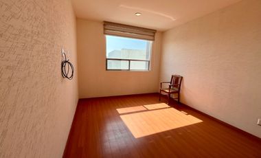 CASA EN RENTA EL REFUGIO! 3 RECÁMARAS, ESTUDIO, JARDÍN, AMENIDADES!