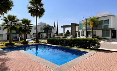 CASA EN RENTA EL REFUGIO! 3 RECÁMARAS, ESTUDIO, JARDÍN, AMENIDADES!