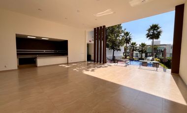 CASA EN RENTA EL REFUGIO! 3 RECÁMARAS, ESTUDIO, JARDÍN, AMENIDADES!