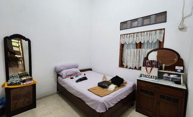 DIJUAL RUMAH ASRI DI SOLO DEKAT SINGOSAREN PLAZA & PASAR KEMBANG