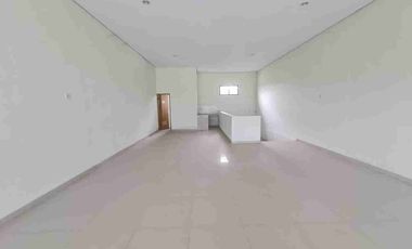 Dijual Ruko strategis jalan adi sumarmo kartasura, Kompleks Ruko, Parkiran Luas Cocok Untuk Investasi Usaha.