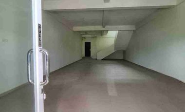 Dijual Ruko strategis jalan adi sumarmo kartasura, Kompleks Ruko, Parkiran Luas Cocok Untuk Investasi Usaha.