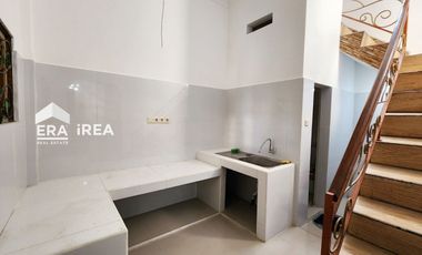 DIJUAL RUMAH CLUSTER 2 LANTAI SIAP HUNI DI SOLO DEKAT DE TJOLOMADOE