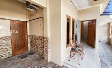 DIJUAL RUMAH CLUSTER 2 LANTAI SIAP HUNI DI SOLO DEKAT DE TJOLOMADOE