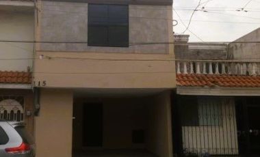 OFERTA HERMOSA CASA EN VENTA EN APODACA OPRTUNIDAD ÚNICA 2 PLANTAS, 3 RECÁMAARS. TODA EMODELADA