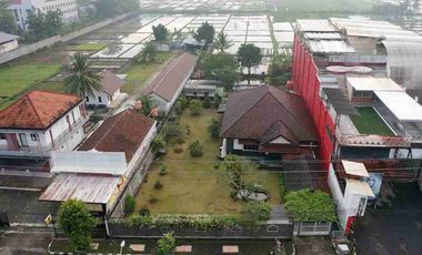 Rumah megah bonus tanah kosong Purbalingga.