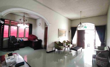 Rumah megah bonus tanah kosong Purbalingga.