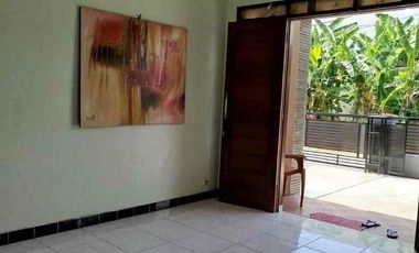 Rumah Terawat Belakang Alila Hotel