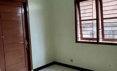 Rumah Terawat Belakang Alila Hotel