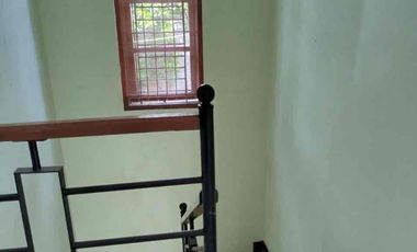 Rumah Terawat Belakang Alila Hotel