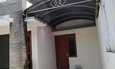 Rumah Terawat Belakang Alila Hotel