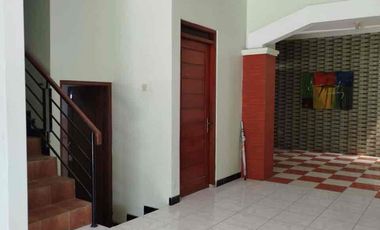 Rumah Terawat Belakang Alila Hotel