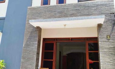 Rumah Terawat Belakang Alila Hotel