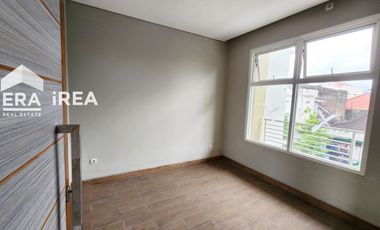 DIJUAL RUMAH DI SOLO MOJOSONGO DEKAT TAMAN JAYA WIJAYA 2 LANTAI MINIMALIS