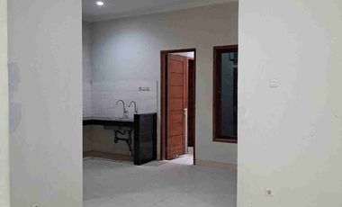 Rumah tengah kota lokasi strategis dekat Jenderal Sudirman