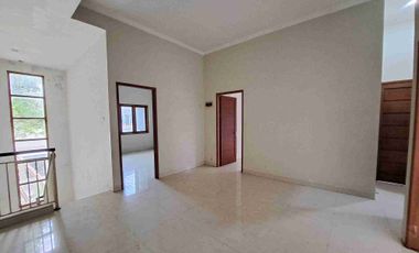 Rumah tengah kota lokasi strategis dekat Jenderal Sudirman