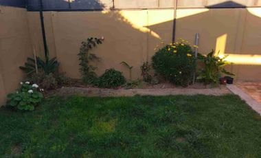 🏠🌟 ¡Increíble oportunidad en Quillota! 🌟 Te presentamos una encantadora casa en esquina ubicada en Villa Manantiales - Sendero Quillota. 🏡