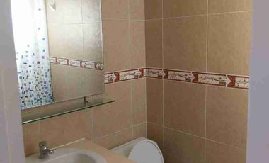 🏠🌟 ¡Increíble oportunidad en Quillota! 🌟 Te presentamos una encantadora casa en esquina ubicada en Villa Manantiales - Sendero Quillota. 🏡