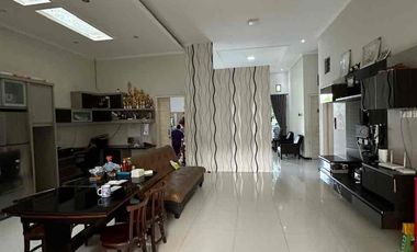 NIRWANA EKSEKUTIF 8 lebar jalan 3 mobil