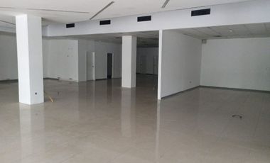 Local Comercial de alquiler en ave Víctor Emilio Estrada, 536 m2, 1 parqueo