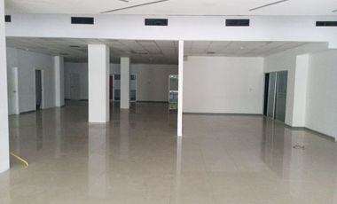 Local Comercial de alquiler en ave Víctor Emilio Estrada, 536 m2, 1 parqueo