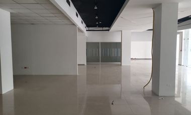 Local Comercial de alquiler en ave Víctor Emilio Estrada, 536 m2, 1 parqueo