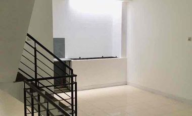 DIJUAL CEPAT! Ruko Ramai Akses Utama di Boulevard Hijau – Cocok untuk Usaha!