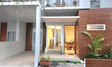 Sewa Villa Cantik Harian (N0N KOLAM) Selangkah Ke among Tani dan deket Alun2 Kota Wisata Batu