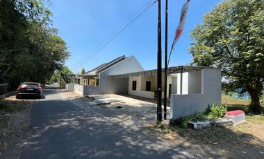 Beli rumah 2 lantai dekat UII Kaliurang dijual cepat dalam cluster