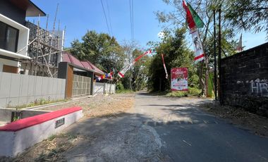 Beli rumah 2 lantai dekat UII Kaliurang dijual cepat dalam cluster