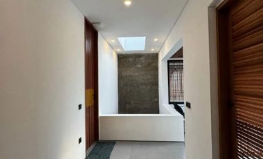 villa baru di Ubud, view sawah, sudah ada ijin SLF,lokasi strategis