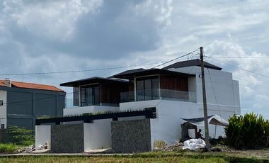 villa baru di Ubud, view sawah, sudah ada ijin SLF,lokasi strategis