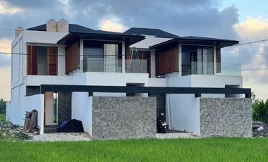 villa baru di Ubud, view sawah, sudah ada ijin SLF,lokasi strategis