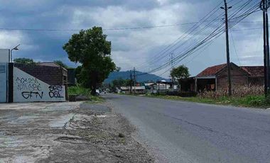 Peluang Bisnis Dijual Gudang Dan Toko 1.566 Meter Persegi Di Karanggayam, Piyungan, Bantul