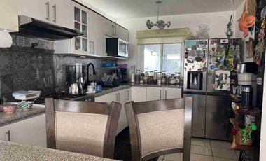 Casa en venta excelentes condiciones