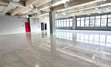 Gedung perkantoran di lokasi strategis di jalan raya panjang Jakarta Barat