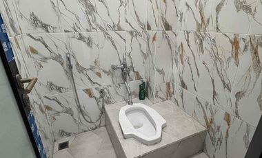 Gedung perkantoran di lokasi strategis di jalan raya panjang Jakarta Barat