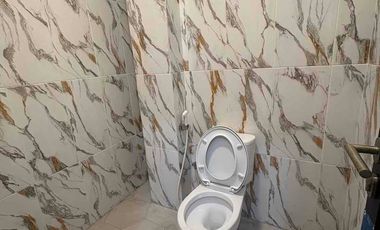 Gedung perkantoran di lokasi strategis di jalan raya panjang Jakarta Barat