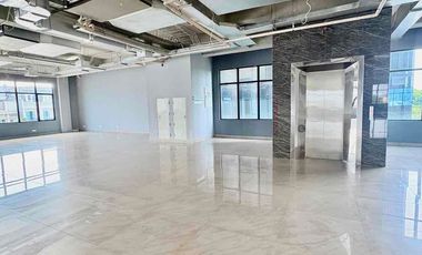 Gedung perkantoran di lokasi strategis di jalan raya panjang Jakarta Barat