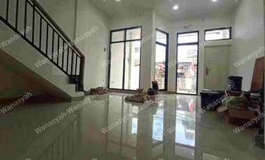 Rumah baru 2 lantai 5 menit dr RS Islam