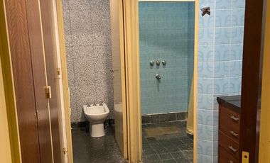 BAJO EL PRECIO!! SE VENDE HERMOSA CASA+DPTO+ESTUDIO EN B° P.VELEZ SARSFIELD-